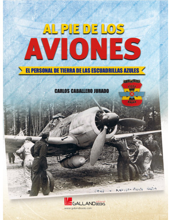 Al pie de los aviones. El...